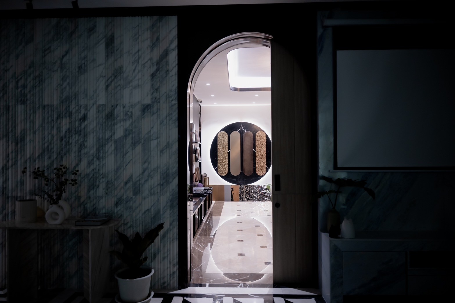 LINE_ALBUM_8112567_241111_220